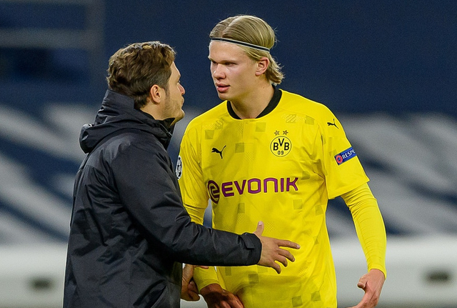 因伤无缘本场比赛，穆西亚拉在家用电视观看拜仁vs巴黎（因伤缺席本场，穆西亚拉居家电视观战拜仁对巴黎）