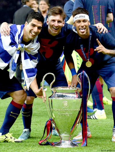 爱尔兰英雄帕罗特含泪接受采访：这就是我们热爱足球的原因（爱尔兰英雄帕罗特哽咽受访：这正是我们钟爱足球的缘由）