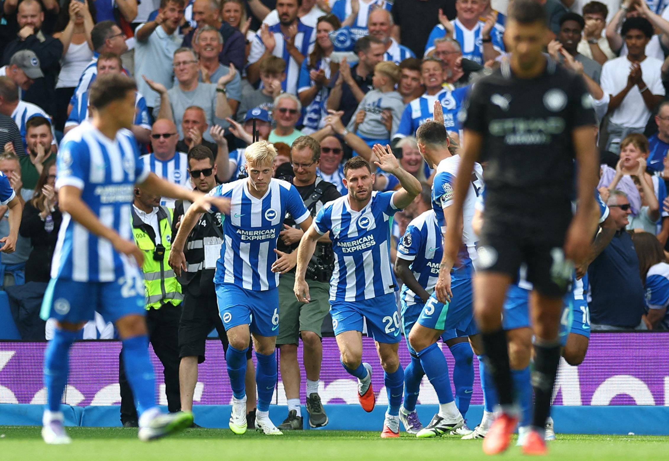 北京市足协贺信：国安用金灿灿的奖杯回应了首都广大球迷的期待（北京足协发贺信：国安以金杯兑现首都球迷的期盼）