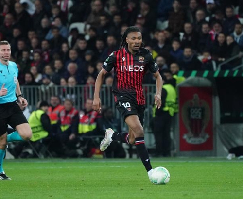 梅西印度行引热潮，球衣热卖、为梅西在地上作画、树立纪念碑（梅西造访印度掀狂热：球衣热销、地画致敬、纪念碑树立）