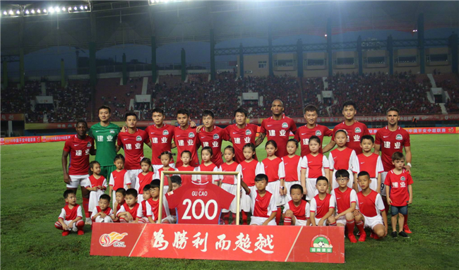 欧冠淘汰赛前瞻：曼联对阵巴黎,（欧冠淘汰赛焦点战：曼联迎战巴黎）