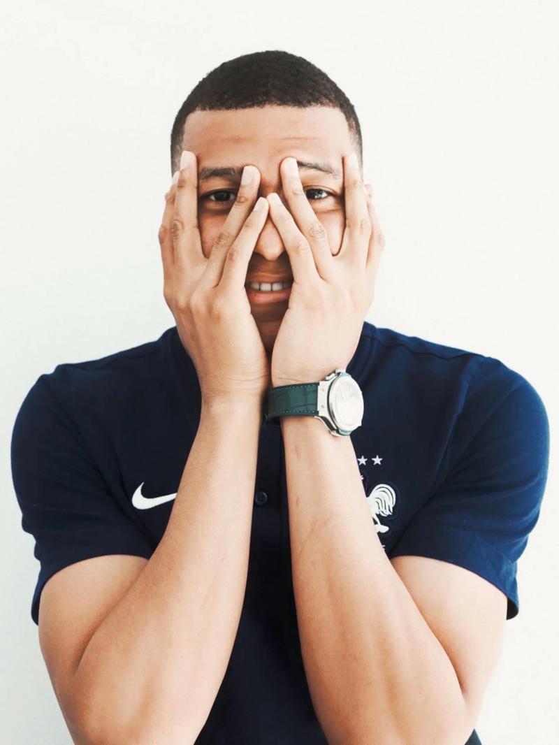 哥伦比亚11月大名单：J罗、迪亚斯领衔，里奥斯、卢库米在列（哥伦比亚男足11月名单出炉：J罗、迪亚斯领衔，里奥斯、卢库米入选）