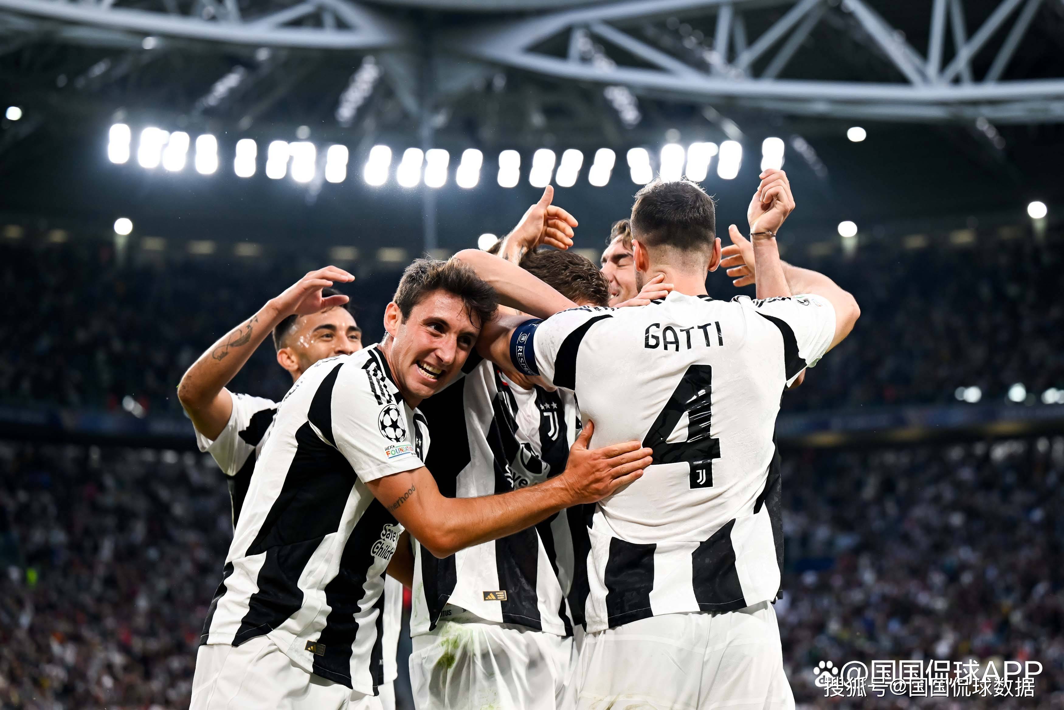 为何近期首发阵容稳定？瓜迪奥拉打趣：我不想再被媒体批评了（近期首发未变，瓜迪奥拉笑称：不想再挨媒体批评）